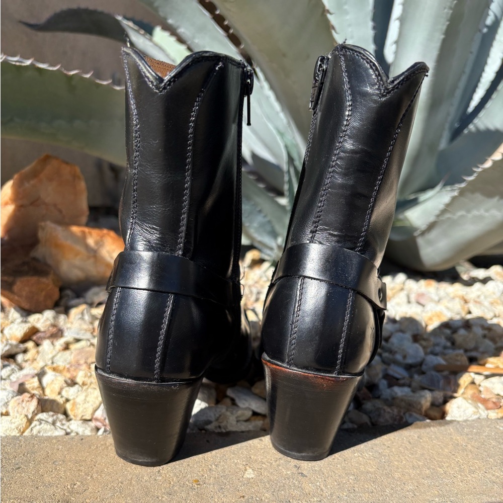 Black Leather Frye Harness Boots Classic Chic Timeless Legendary Heel Side Zip - Picture 6 of 6